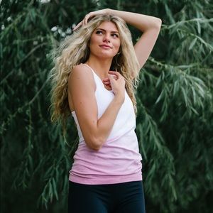 NEW Zyia Active Medium Poppy Ombré Seamless Tank